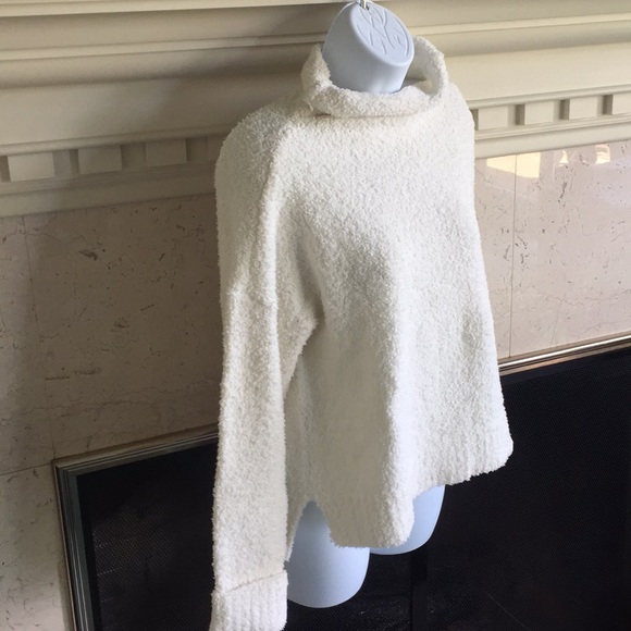 Back In Stock!! NEW UGG Ivory Turtleneck Sweater - Picture 3 of 8